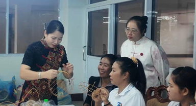 友誼工坊編織老撾婦女之夢(mèng)